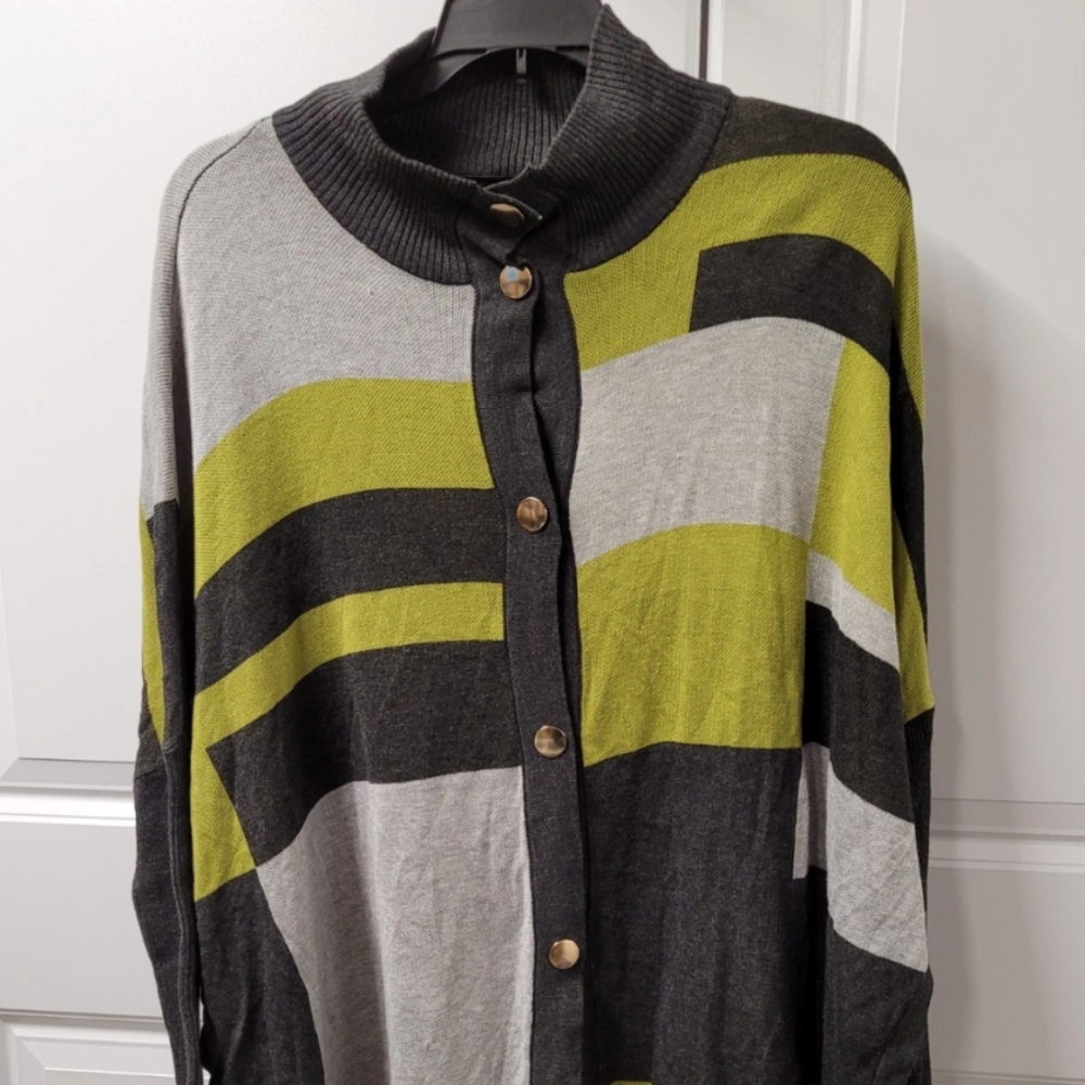 Joseph A. Sweater Women's Size: Small Button